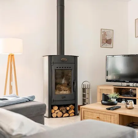 3 Bedroom Awesome In Atur * Boulazac Isle Manoire